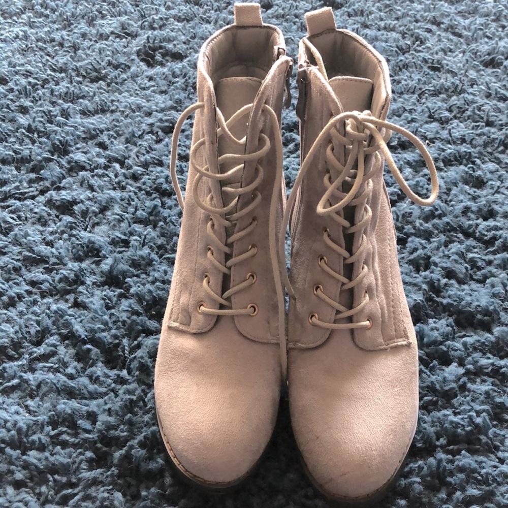 Women’s heeled suede boots